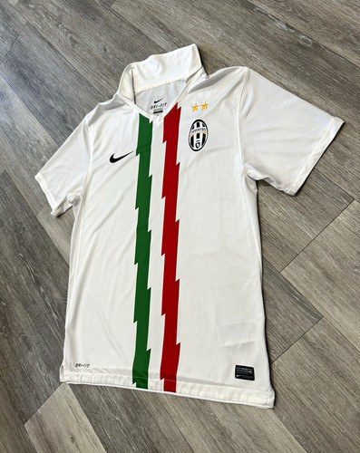 Juventus 2010 away - juventus,