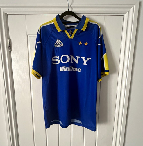 1996 juventus away shirt - 1996-97,