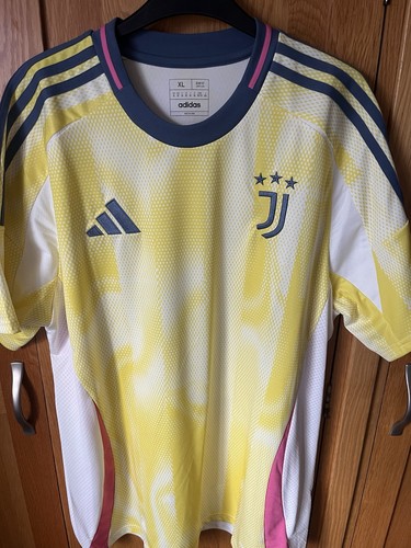 Juventus away shirt size - away,